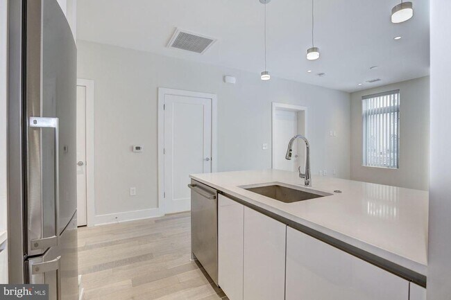 Foto del edificio - 1745 N St NW