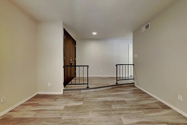 Foto del edificio - 4841 W Vogel Ave