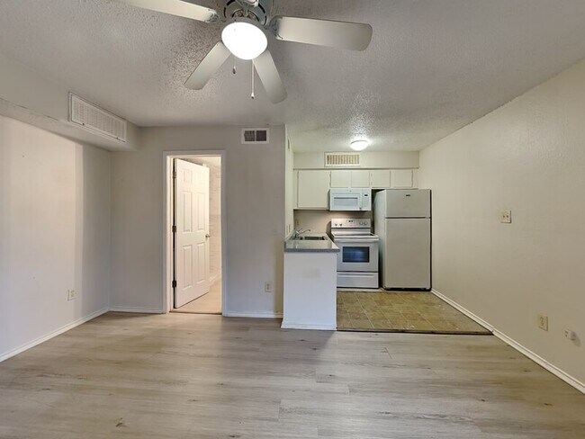 Foto del edificio - 9829 Walnut St