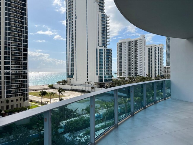 Foto del edificio - 400 Sunny Isles Blvd