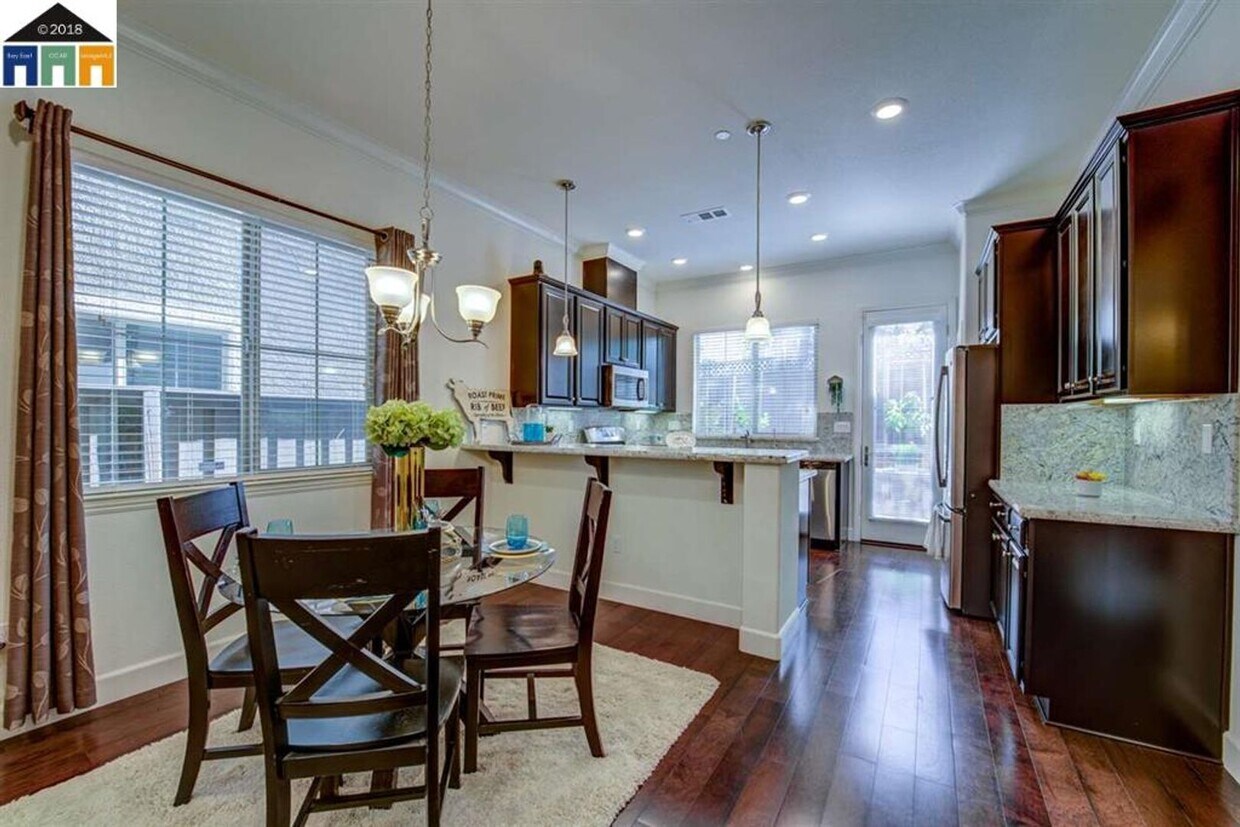 Foto principal - GORGEOUS FOUR BEDROOM NEW HOME IN MISSION ...