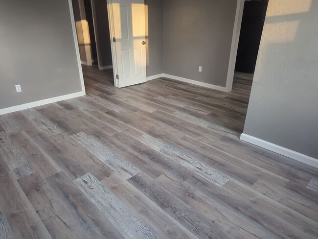 Building Photo - Lamar, MO - 2 Bedroom Rental Coming Soon!