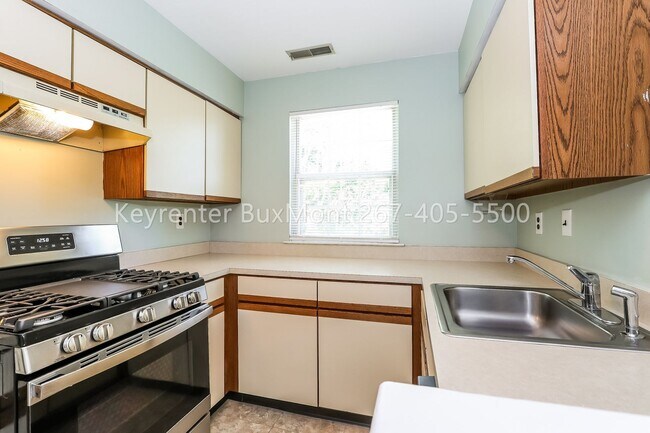 Foto del edificio - Beautiful 2 Bed / 2 Bath second-floor condo in Rose Hollow community!