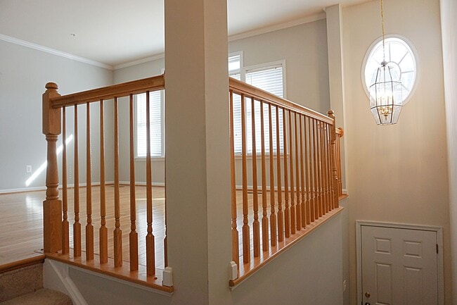 Building Photo - Exquisite Townhouse in Orchard Run Germantown