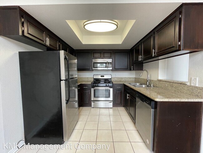 Building Photo - 4070 Redwood Ave