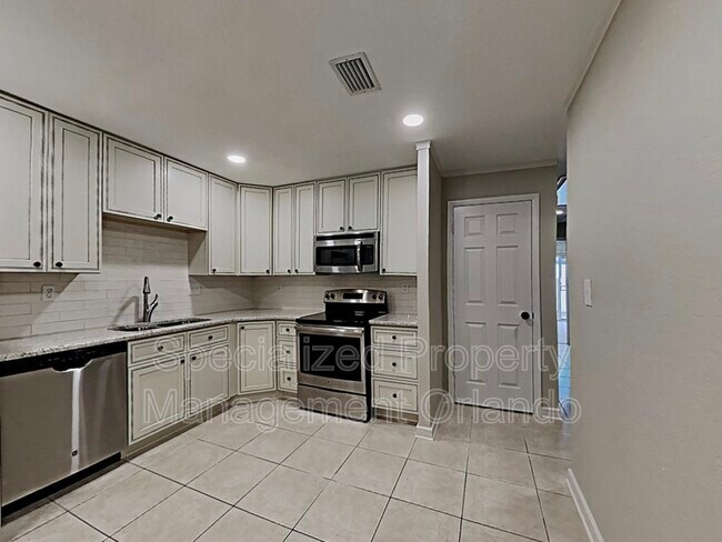 Building Photo - 614 Villa Cir