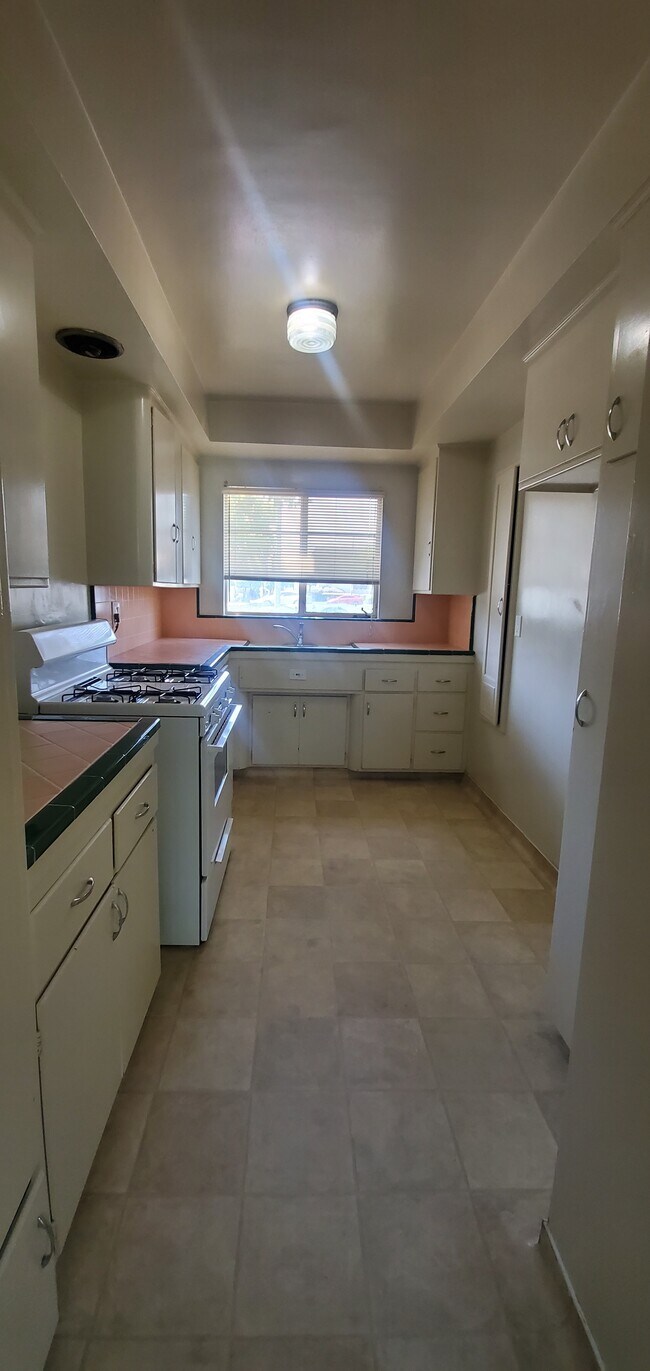 Foto del edificio - 893 W Huntington Dr