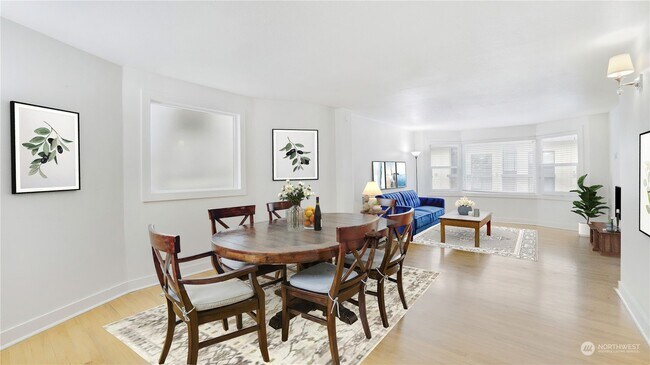Building Photo - 106 10th Ave E