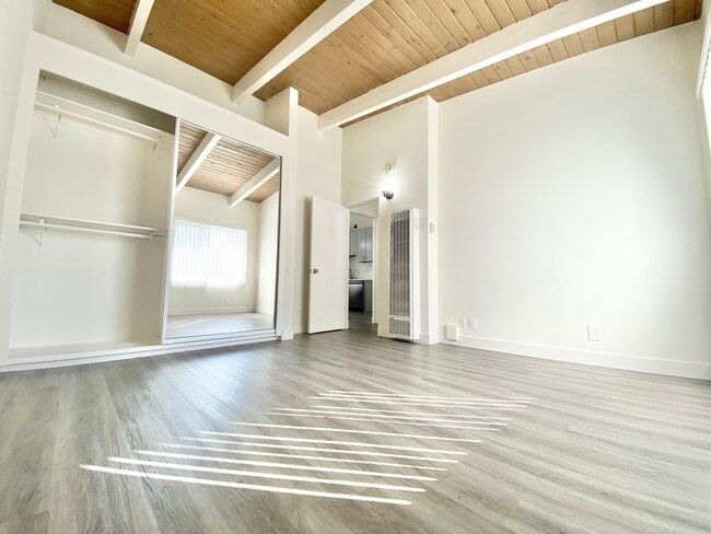 Building Photo - 6124 Alcott St