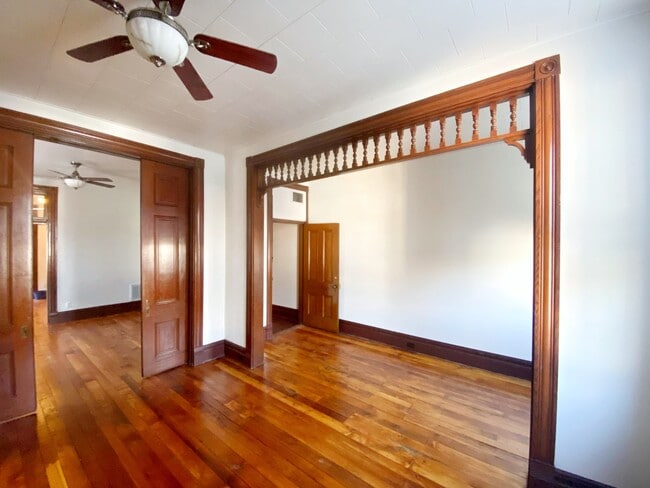 Building Photo - 1607 Sarah St