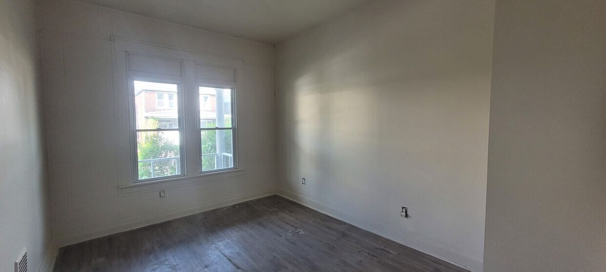 Building Photo - 150 Comrie Ave