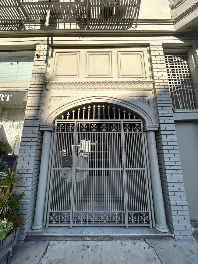 Foto del edificio - Studio Apartment Available Now in Pac Heights