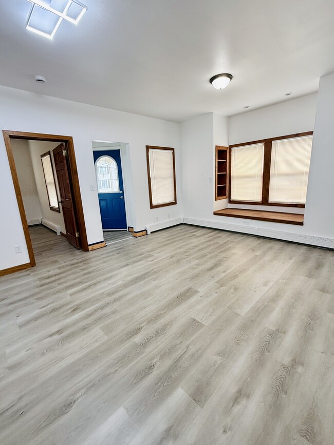 living room - 414 Caroline St