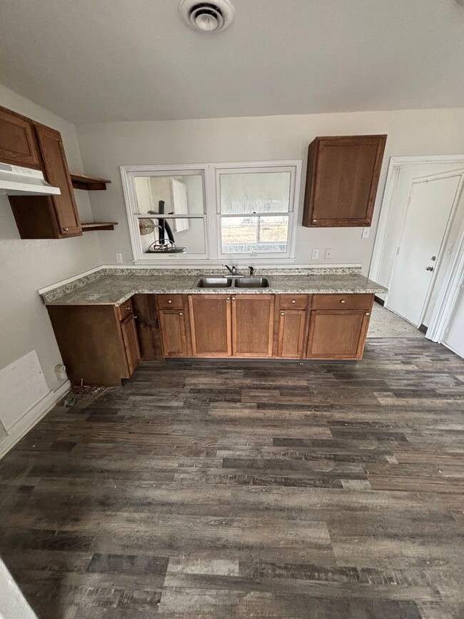 Building Photo - LIMITED TIME**1/2 OFF DEPOSIT**