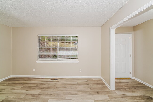 Building Photo - 1132 Corvair Cir