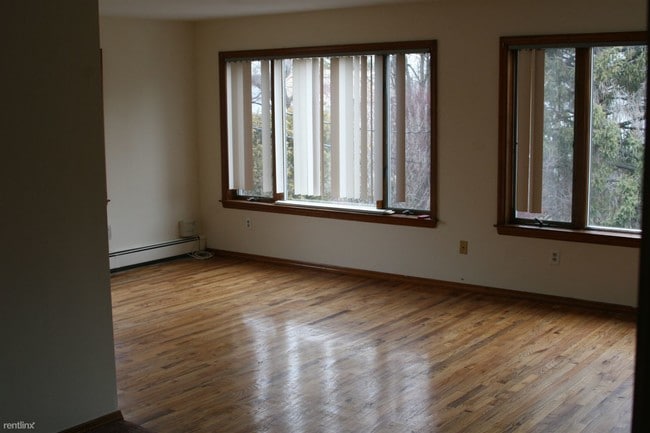 Building Photo - 149 Meadow Ln