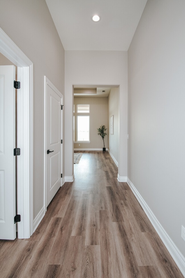 Building Photo - 508 Townhall Ln