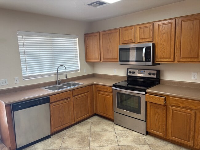 Foto del edificio - 817 E Yuma Ave