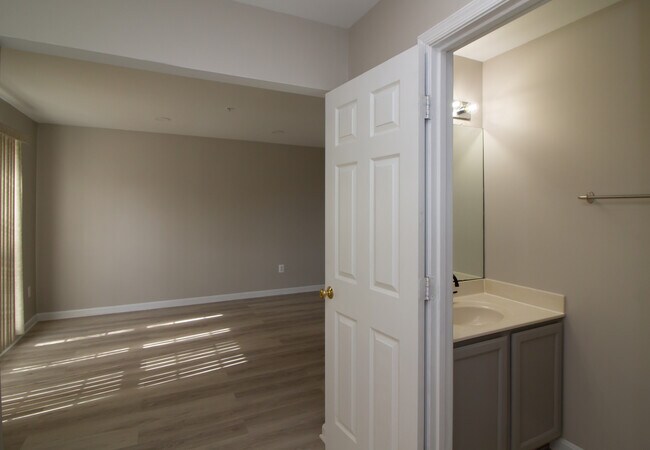 Building Photo - 16 Stretham Ct