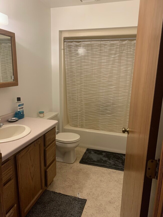 Bathroom - 428 Saratoga Ave