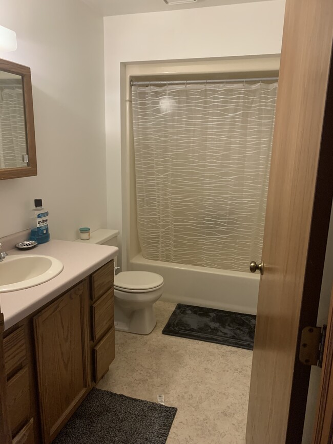 Bathroom - 428 Saratoga Ave