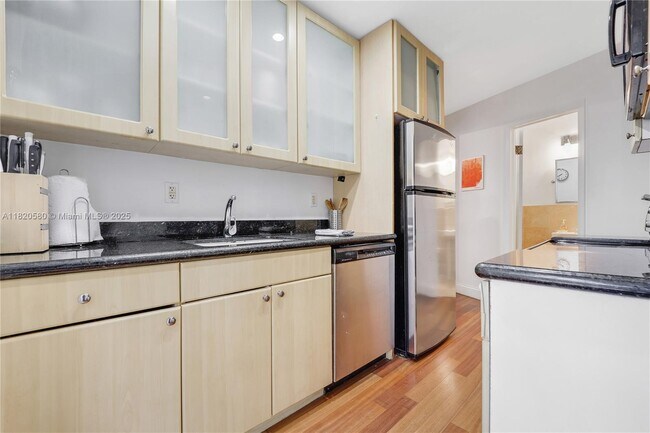 Building Photo - 420 15th St