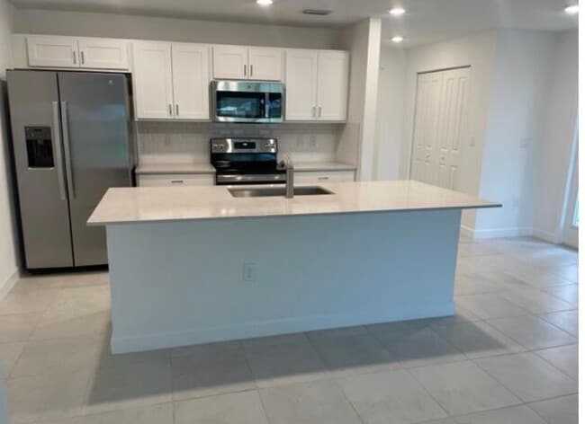 Building Photo - 6737 Broadwater Ln