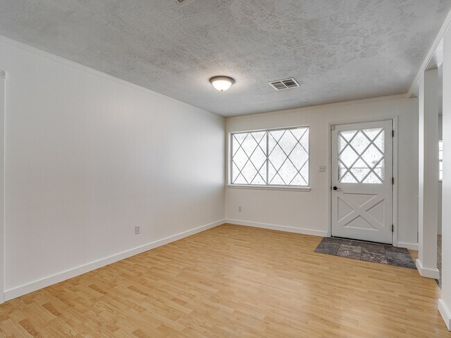 Building Photo - 106 N Norman Ave