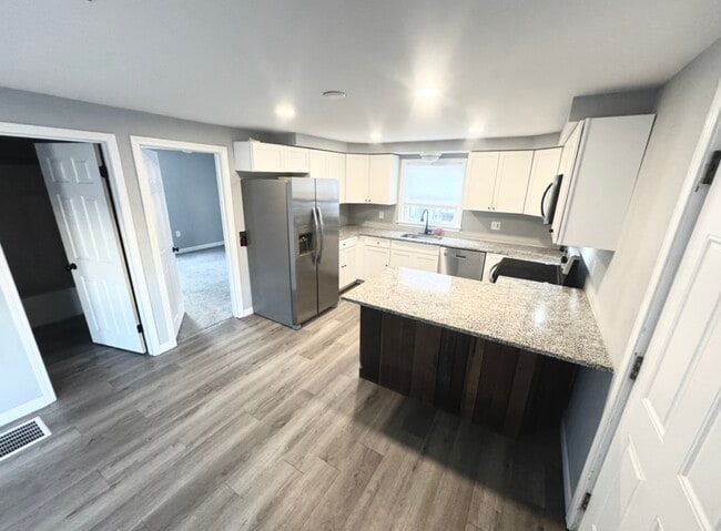 Building Photo - 1392 Candia Rd