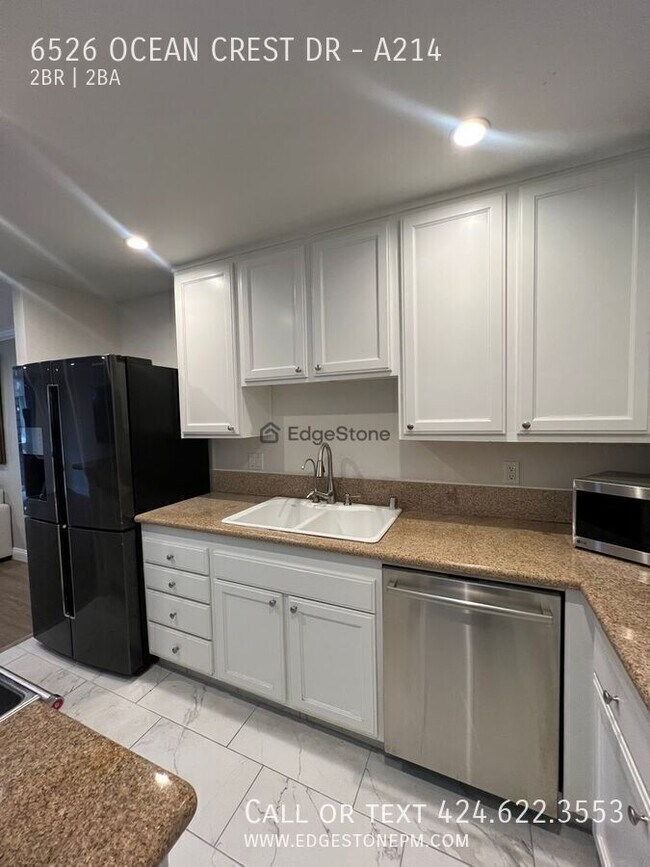 Foto del edificio - 6526 Ocean Crest Dr