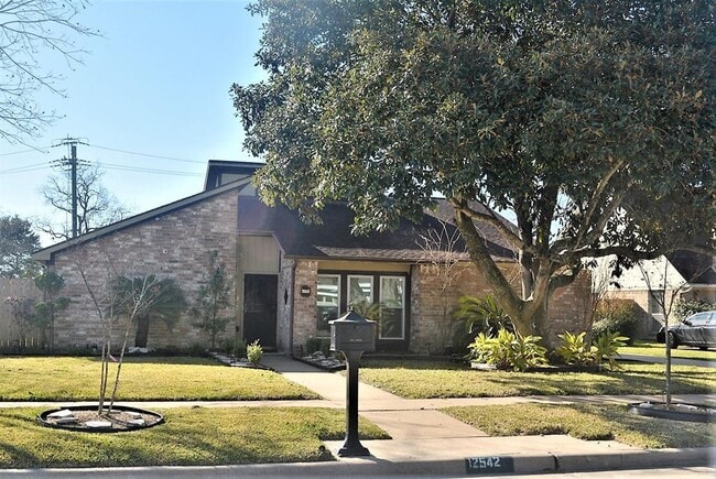 Building Photo - 12542 Wrenthorpe Dr
