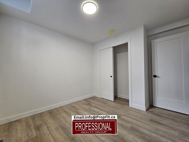 Photo du bâtiment - 15912-15996 96 Ave NW