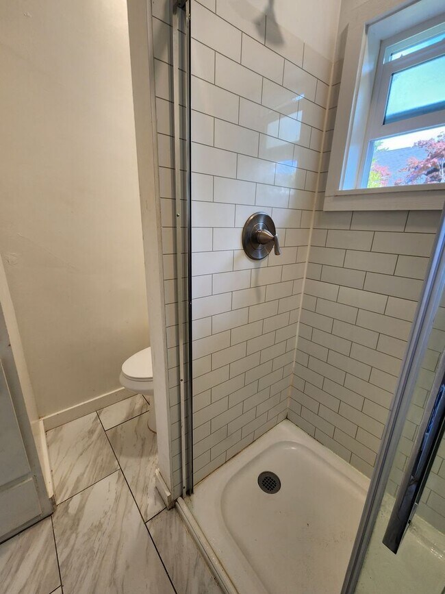 Foto del edificio - Pre-Leasing for September - 4bed/2bath House