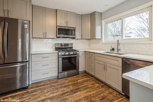 Foto del edificio - 2160 Brittany Ln