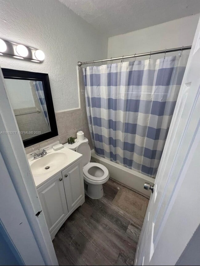 Foto del edificio - 736 NW 15th Terrace