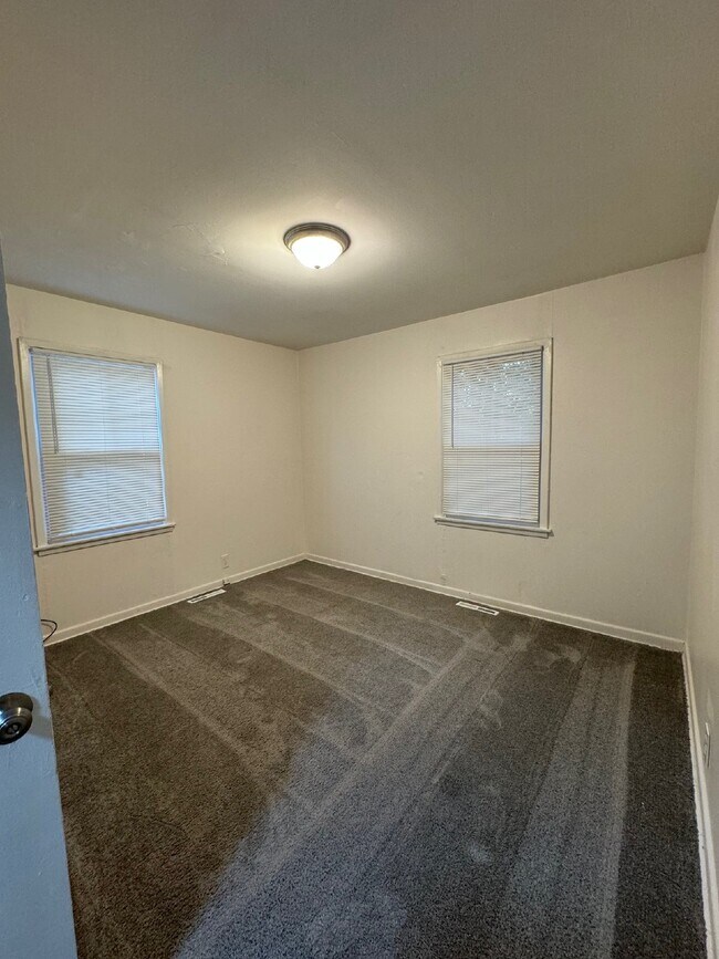 Building Photo - Charming 2-Bedroom Duplex in Wichita