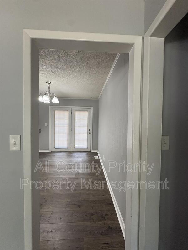 Building Photo - 513 Jones Ave