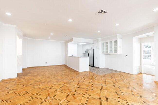 Building Photo - 3947 Carpenter Ave
