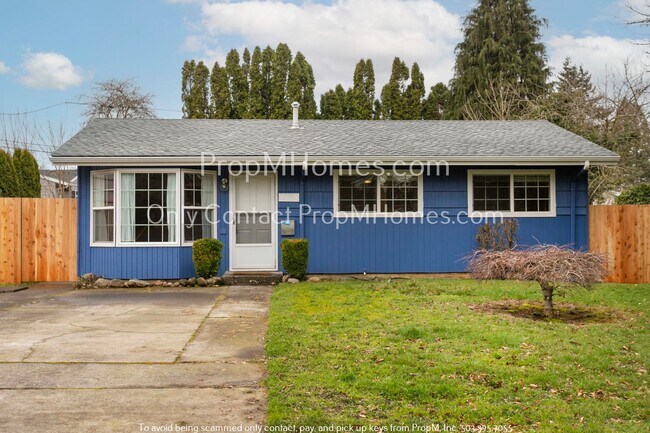 Building Photo - Charm in Parkrose Heights! Your Three Bedr...
