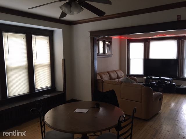 Foto del edificio - 2856 N Frederick Ave