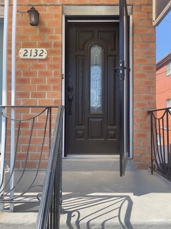 Foto del edificio - 2132 E 69th St