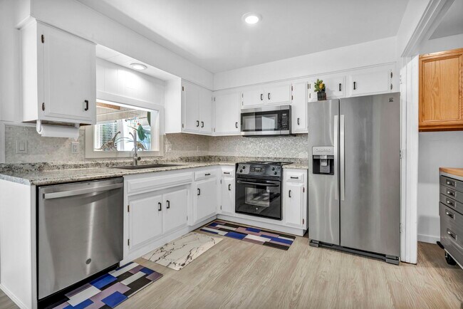 Building Photo - 405 Gregory Way