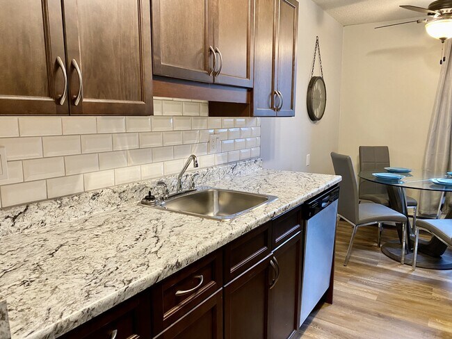 Building Photo - 10735-10735-127 127 St NW