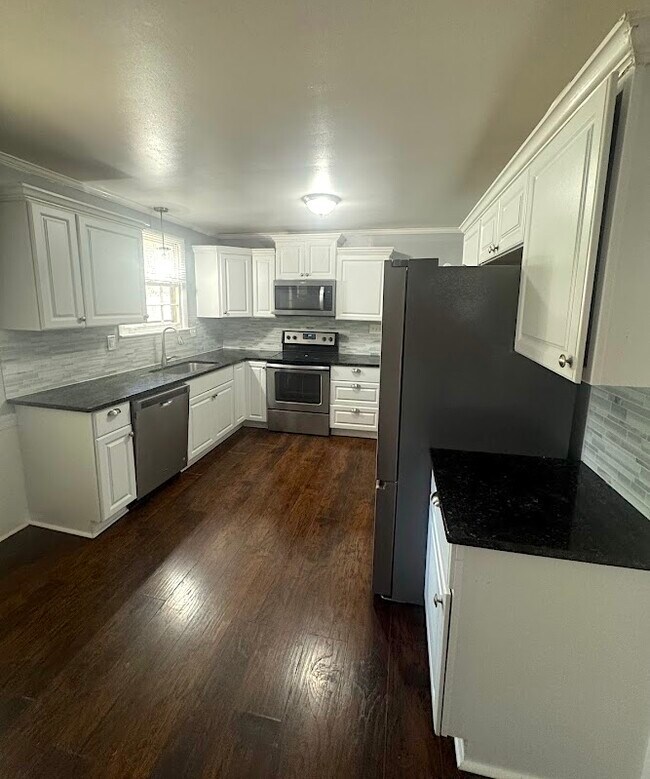 Foto del edificio - 1707 Woodside Dr