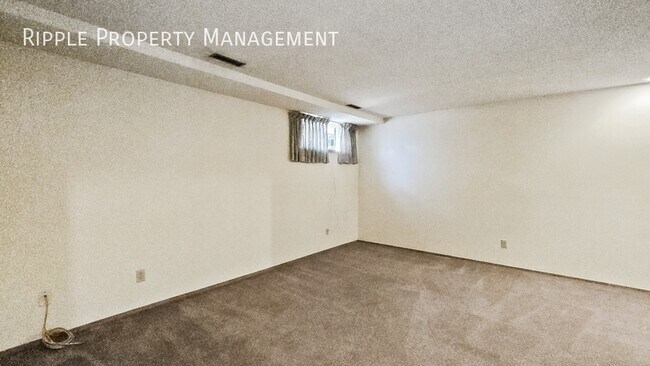 Photo du bâtiment - Fantastic 3 Beds, 1.5 Baths TownHouse | 2 ...