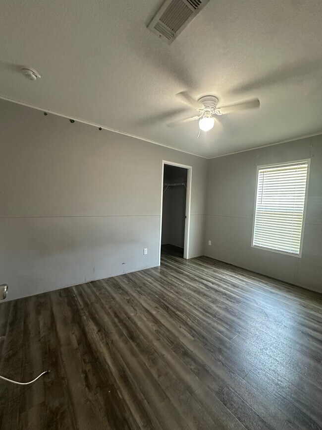 Foto del edificio - 8535 Mathews Rd