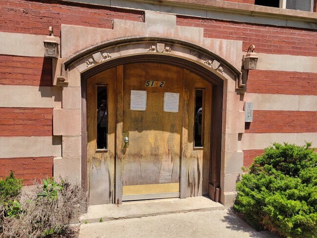 Building Photo - 5142 S King Dr