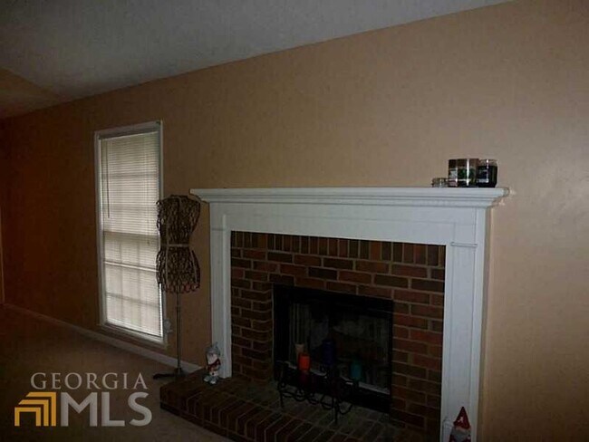 Building Photo - 4665 Hampton Square Dr