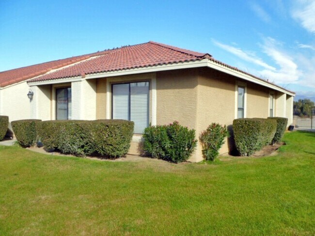 Foto del edificio - Palm Lake Villas Condo #130