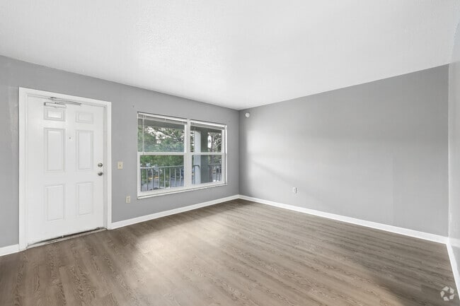 1BR, 1BA - 640SF - Living Room - Tarpon Springs Manor Apartments